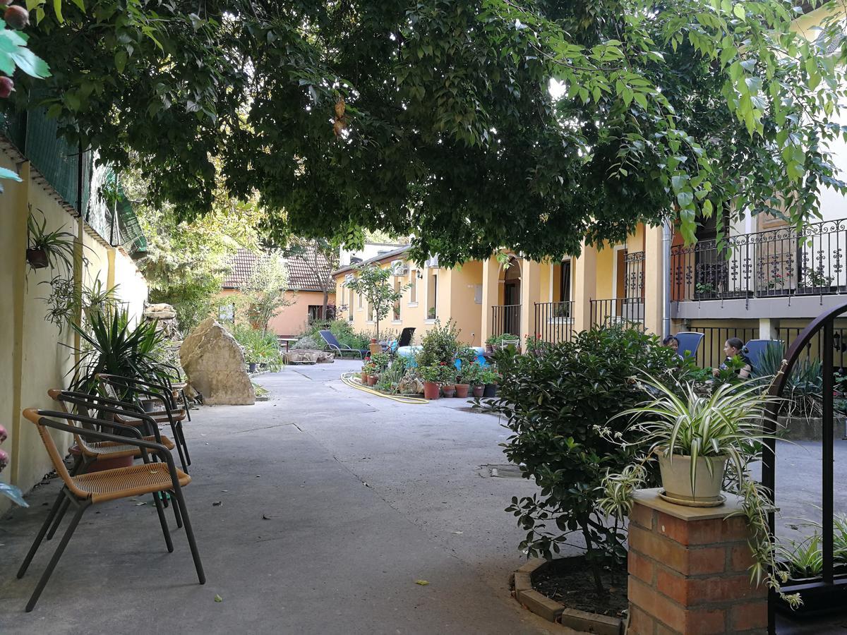 Budapest Garden Hotel Exterior foto